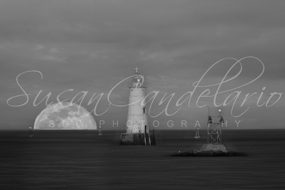 Great Beds Lighthouse Moon Rise BW