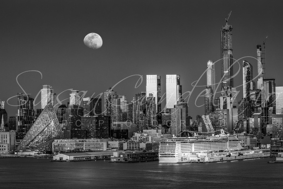 Upper NYC Syline Moonrise BW