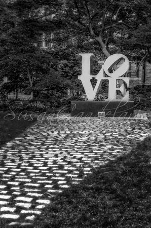 U-Penn Love Sculpture BW