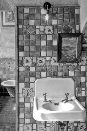 Fonthill Bathroom BW