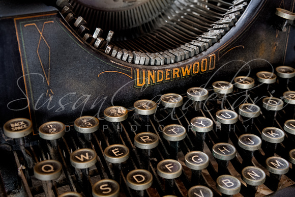 Underwood Typewriter Details
